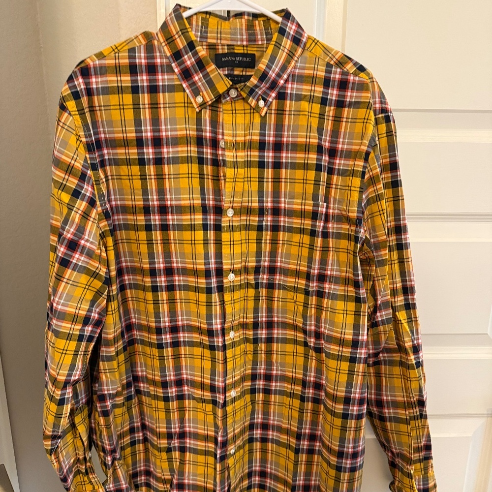 Banana Republic Men’s Casual Long-Sleeve Button-Down Shirt